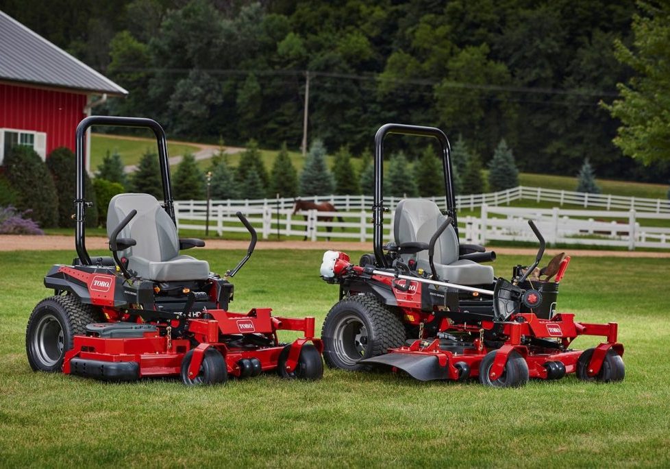 Toro-Titan-HD-Commercial-Zero-Turn-Mowers-Display-1024x684